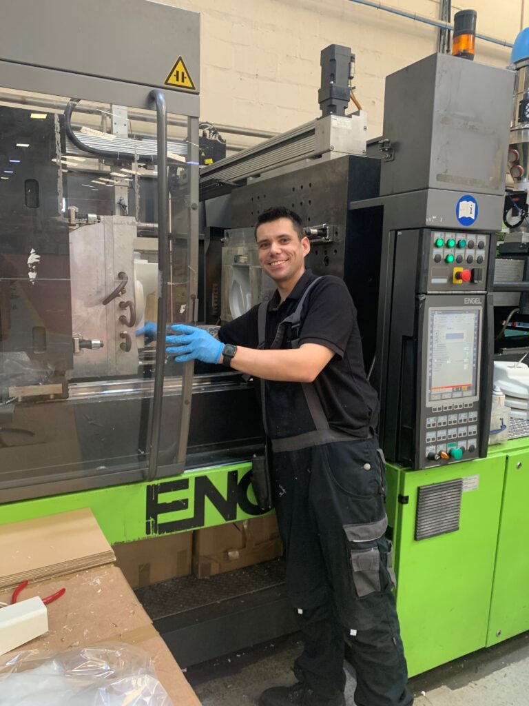 Plastic Injection Moulder